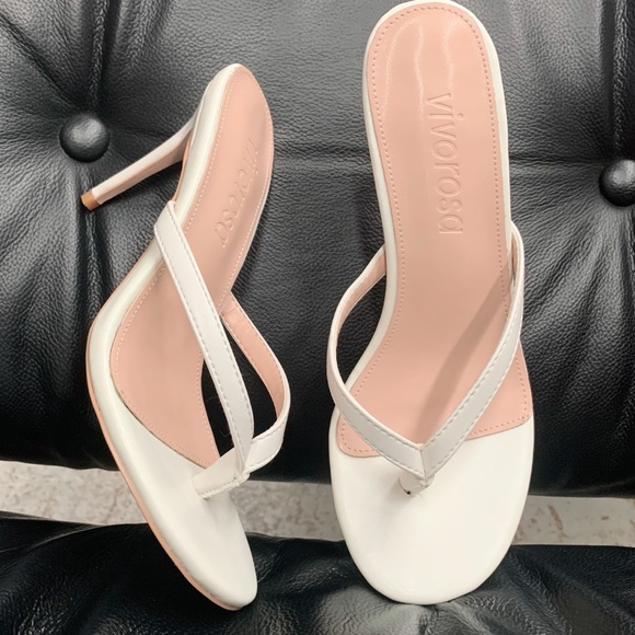 Women’s Rounded Toe Thong Mule Heeled Sandal in White Faux Leather - Picture 5 of 9